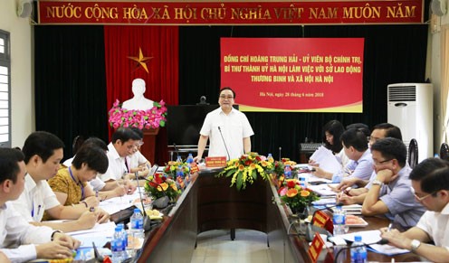 Phó Chủ tịch Phùng Thị Hồng Hà dự buổi làm việc của Bí thư Thành ủy với Sở Lao động - Thương binh và Xã hội 